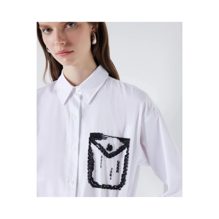 SİYAH CEP PUL İŞLEMELİ GÖMLEK