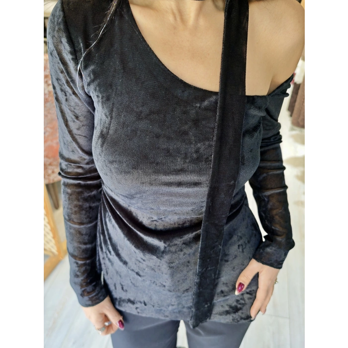 SİYAH KADİFE DOKULU BLUZ