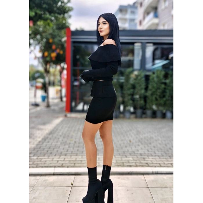 SİYAH KAYIK YAKA TRİKOLU ETEKLİ TAKIM