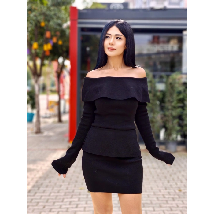 SİYAH KAYIK YAKA TRİKOLU ETEKLİ TAKIM