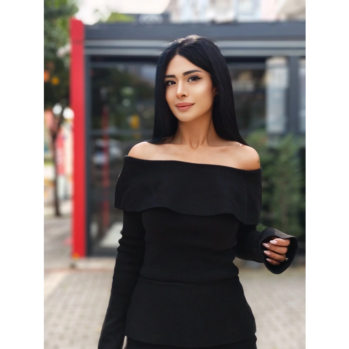 SİYAH KAYIK YAKA TRİKOLU ETEKLİ TAKIM