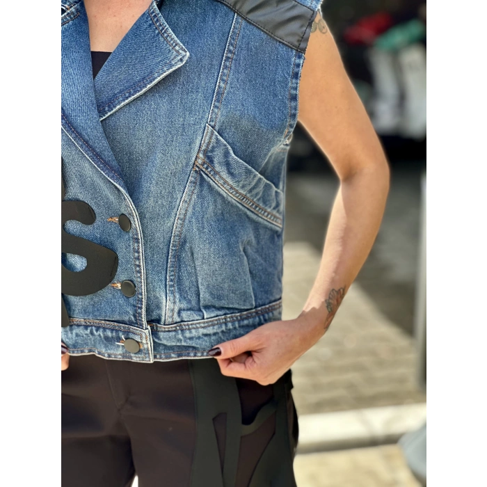 SİYAH ŞEKİL DETAYLI JEAN YELEK