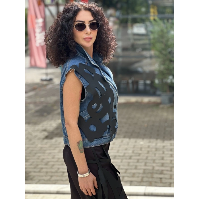 SİYAH ŞEKİL DETAYLI JEAN YELEK