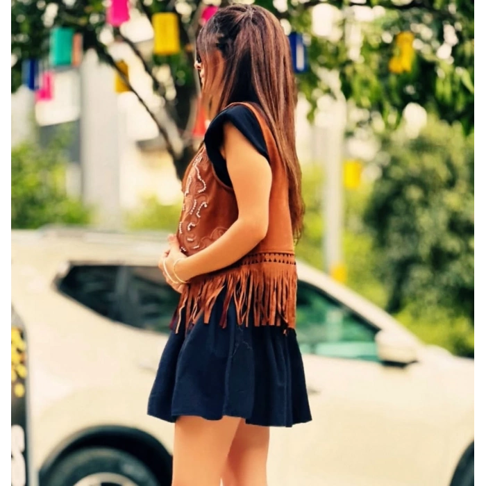 TABA İŞLEMELİ PÜSKÜLLÜ SÜET YELEK