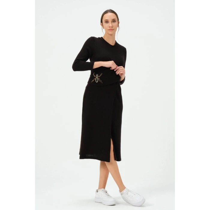 TAŞLI BROŞ DETAY TRİKO ELBİSE