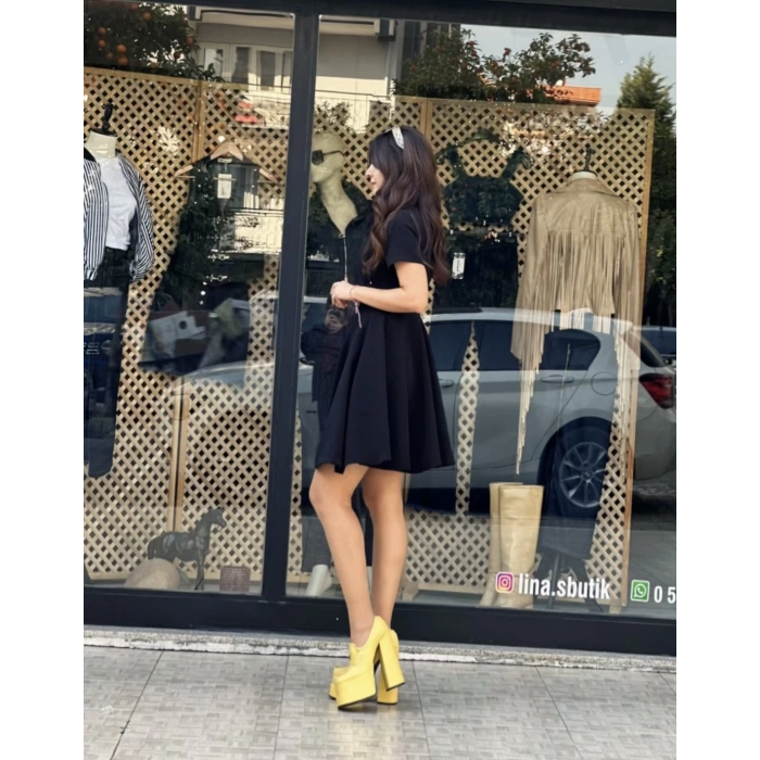 TOK KUMAŞ ETEKLERİ VOLAN SİYAH ELBİSE