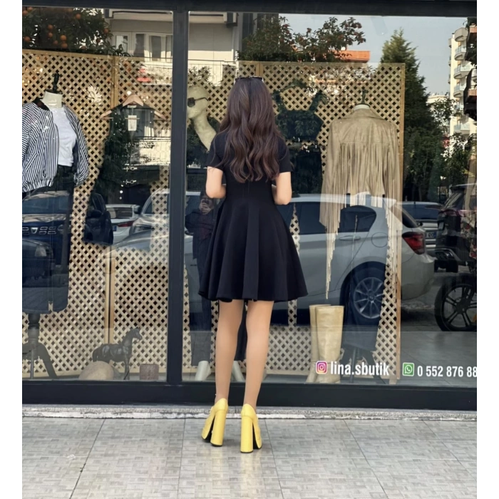 TOK KUMAŞ ETEKLERİ VOLAN SİYAH ELBİSE