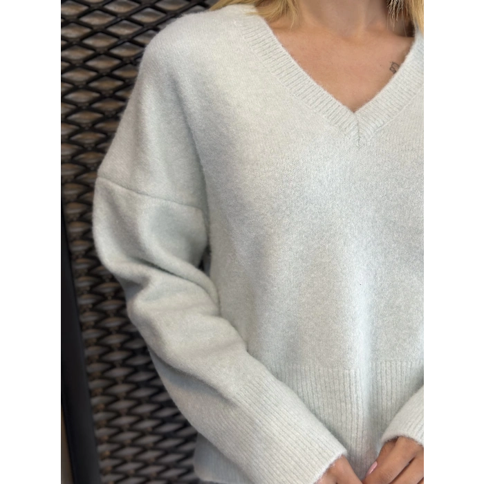 V YAKA AÇIK MİNT TRİKO KAZAK