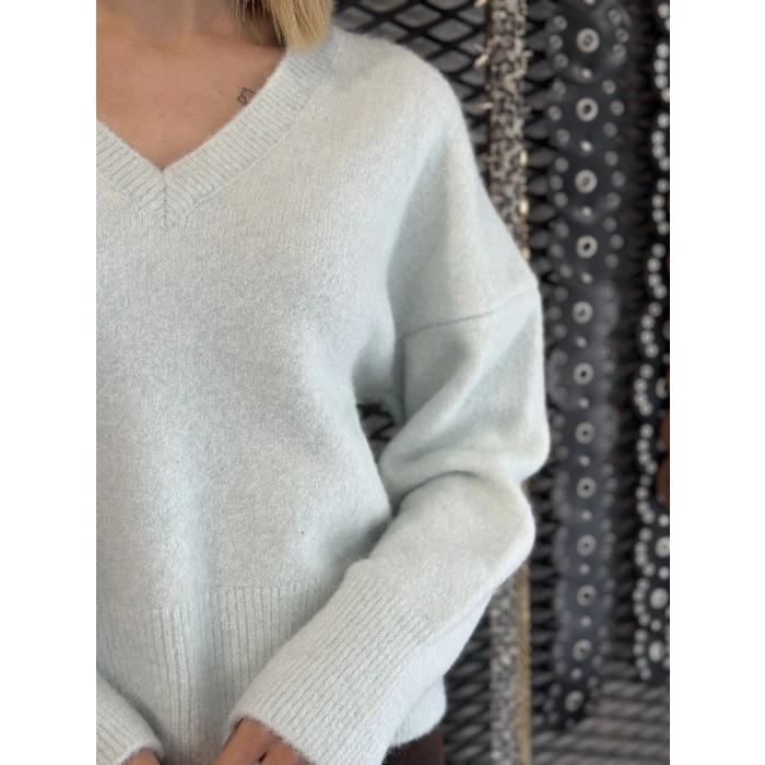 V YAKA AÇIK MİNT TRİKO KAZAK