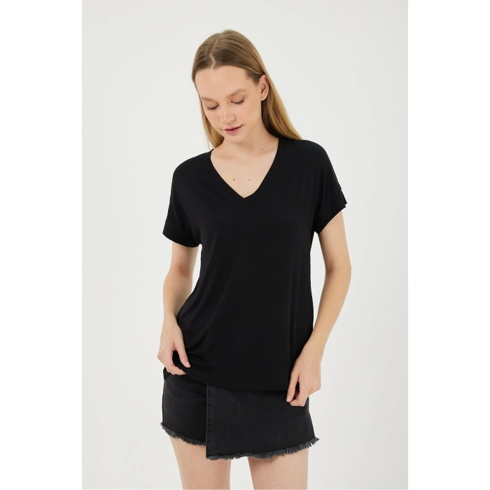 V YAKA SİYAH TİŞÖRT