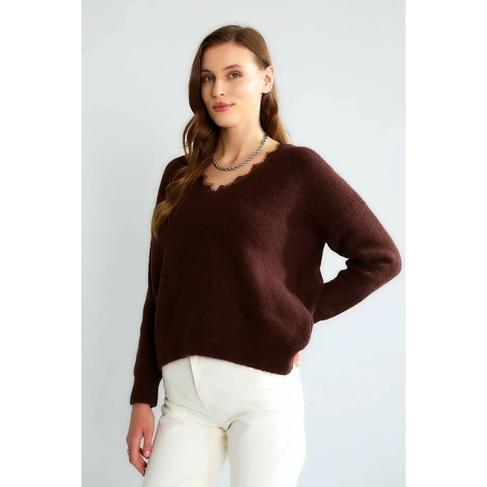 YAKASI DANTEL DETAY KAHVE YUMOŞ KAZAK