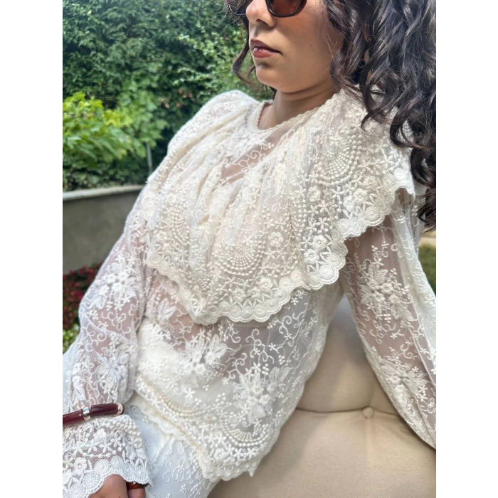 YAKASI VOLANLI GÜPÜR BLUZ