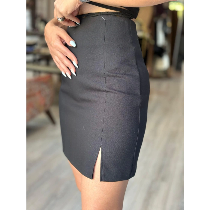 YAN YIRTMAÇLI SİYAH ETEK