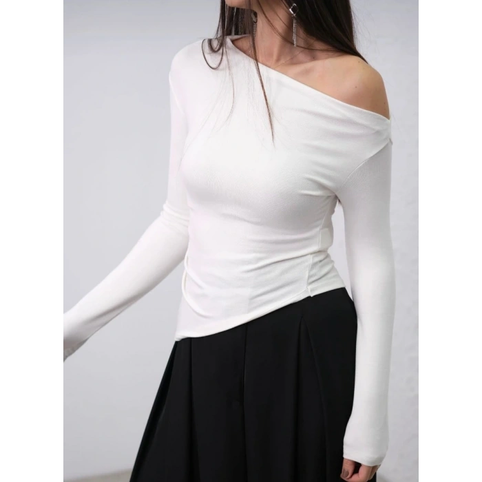 YANDAN BÜZGÜLÜ BLUZ