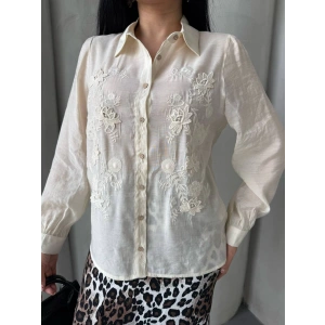 ÇİÇEK NAKIŞLI EKRU GÖMLEK