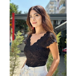DANTEL LİKRALI BLUZ