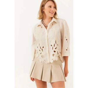 İŞLEMELİ EKRU GÖMLEK