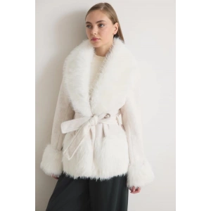 KÜRKLÜ DESENLİ BEYAZ KABAN