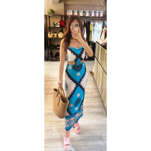 ÖNÜ TOKALI MAVİ DESENLİ ELBİSE