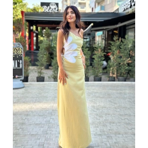 SARI ÇİÇEK DETAYLI BEL DEKOLTELİ ELBİSE