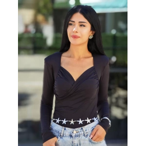 SİYAH KRUVAZE YAKA DRAPELİ BLUZ