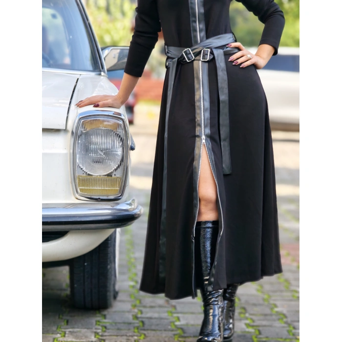 DERİ ÇAPRAZ KEMERLİ SİYAH ELBİSE