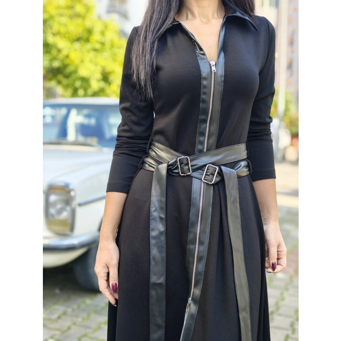 DERİ ÇAPRAZ KEMERLİ SİYAH ELBİSE