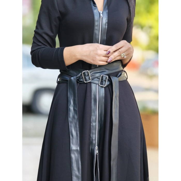 DERİ ÇAPRAZ KEMERLİ SİYAH ELBİSE