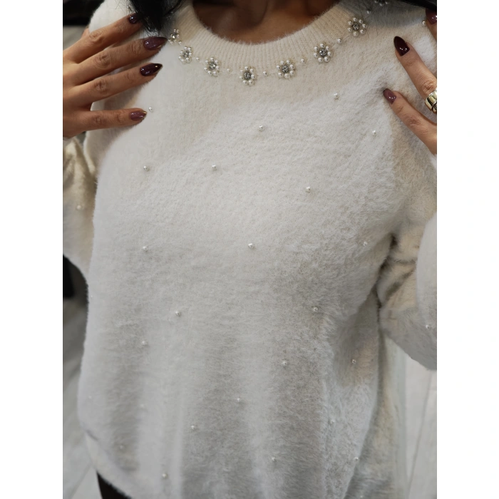 İNCİ DETAY YUMOŞ BEYAZ KAZAK