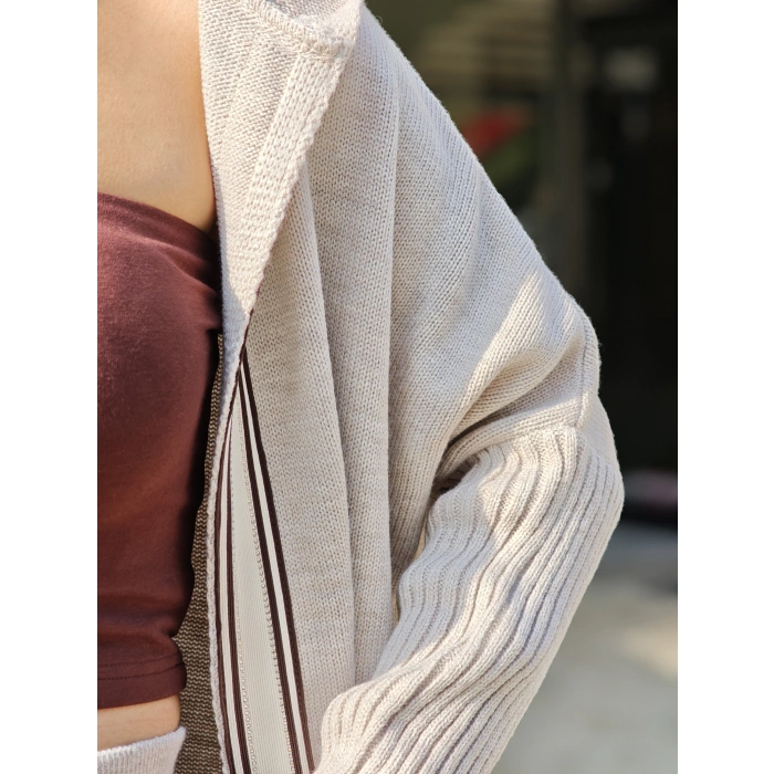 KREM KAPUŞONLU TRİKO HIRKA