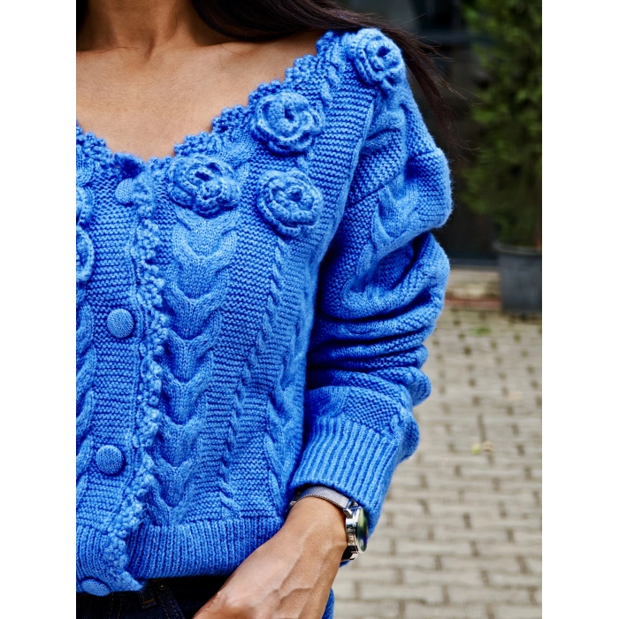 MAVİ ÇİÇEK DETAYLI TRİKO HIRKA