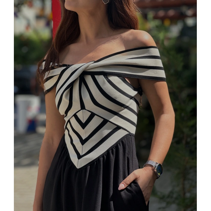 SİYAH BEYAZ TRİKO DETAYLI ELBİSE