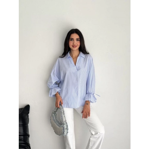 Kadın Arkası Asimetrik Yırtmaç Kesim Detaylı Cizgili Bluz Gömlek - Mavi