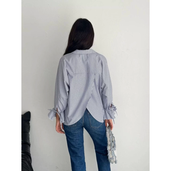 Kadın Arkası Asimetrik Yırtmaç Kesim Detaylı Cizgili Bluz Gömlek - Füme