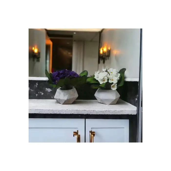 Yapay Menekşe Beton Saksıda( Beyaz Ve Mor) Yapay Çiçek