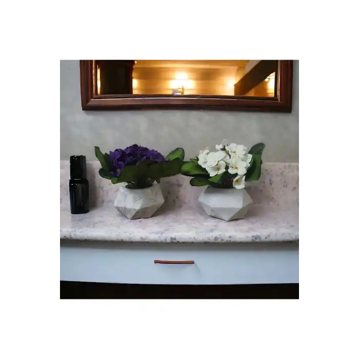 Yapay Menekşe Beton Saksıda( Beyaz Ve Mor) Yapay Çiçek