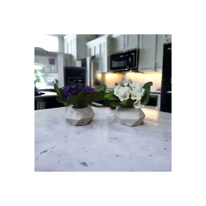 Yapay Menekşe Beton Saksıda( Beyaz Ve Mor) Yapay Çiçek
