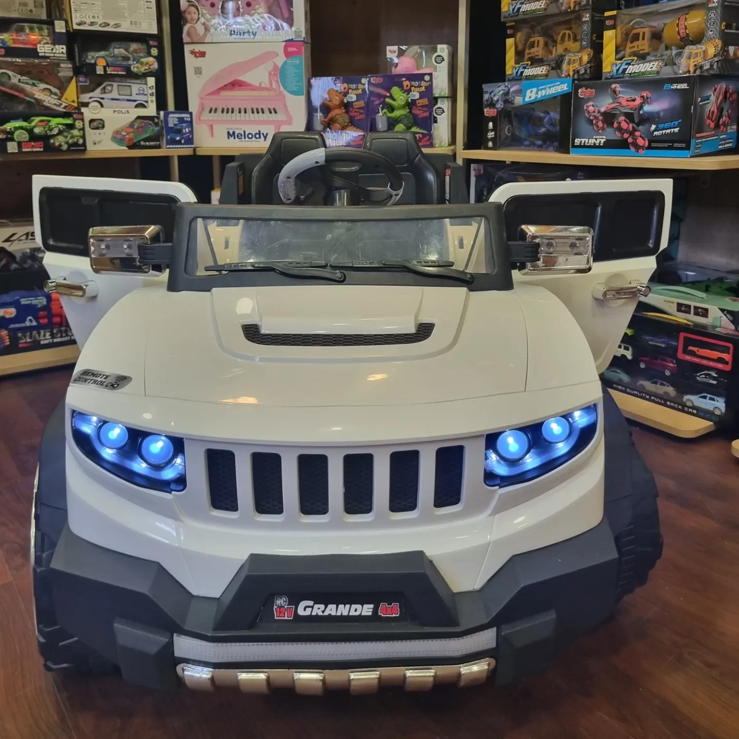 Hummer 12V Çift Kişilik Uzaktan Kumandalı Akülü Araba Beyaz