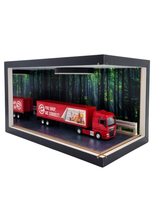 The Logistics Horizon Ahşap Işıklı Diorama Vitrin | MAN Tır
