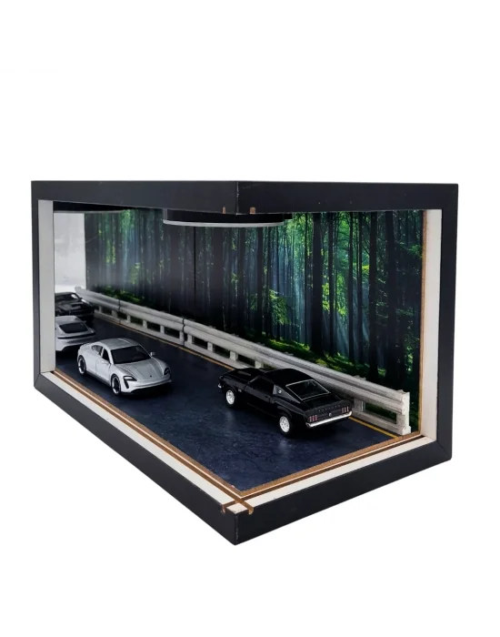 Midnight Pass Işıklı Ahşap Diorama Vitrin | 1:36 Porsche Taycan & Ford Mustang