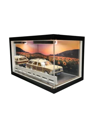Amerikan Rüyası: 1979 Chrysler Lebaron Ahşap Işıklı Diorama Vitrin