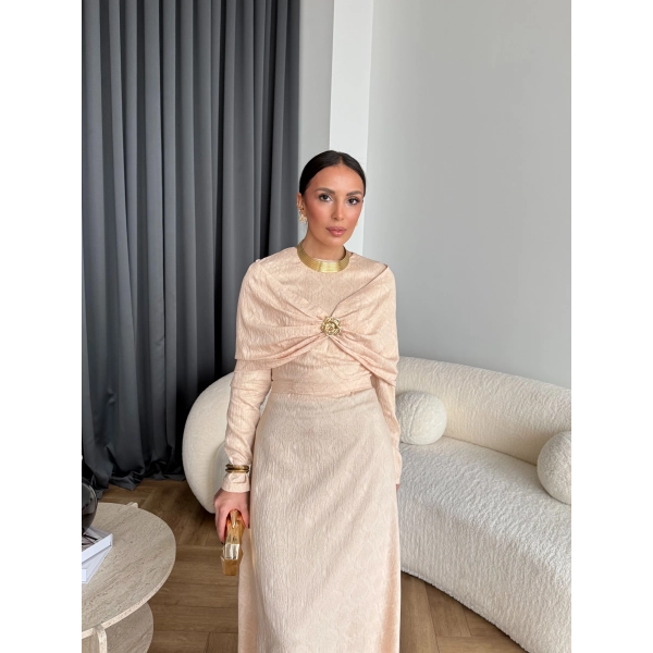 Fuş - Orchid Şal Detaylı Broşlu Elbise - Krem