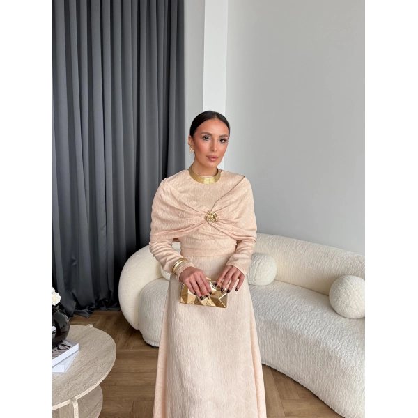 Fuş - Orchid Şal Detaylı Broşlu Elbise - Krem