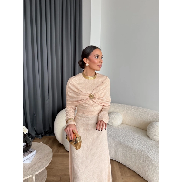 Fuş - Orchid Şal Detaylı Broşlu Elbise - Krem