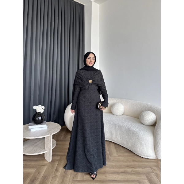 Fuş - Orchid Şal Detaylı Broşlu Elbise - Siyah