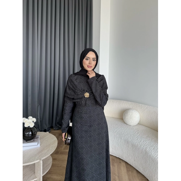 Fuş - Orchid Şal Detaylı Broşlu Elbise - Siyah