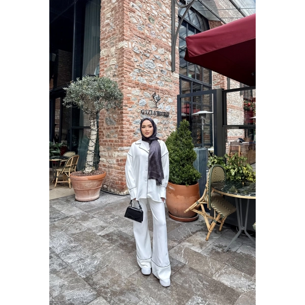 Gold Düğmeli Biyeli Takım - Beyaz