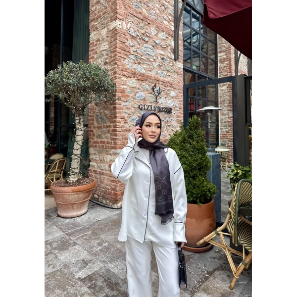 Gold Düğmeli Biyeli Takım - Beyaz