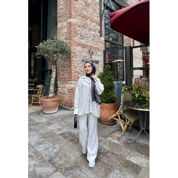 Gold Düğmeli Biyeli Takım - Beyaz