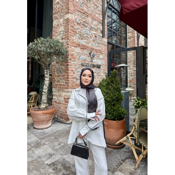 Gold Düğmeli Biyeli Takım - Beyaz